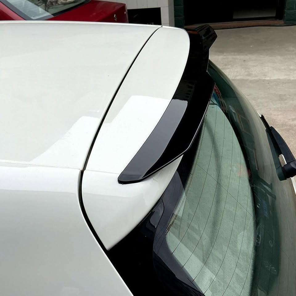 2014–2018 Mazda 3 Hatchback Rear Roof Spoiler